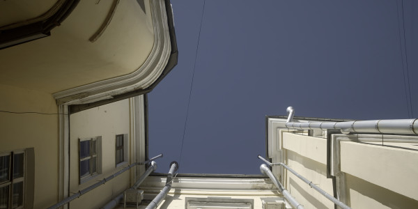 Trabajos Verticales en Fachadas de Edificios / Viviendas Ciutat Vella · Pintado de Edificios Altos, Patios Interiores de Luces y Estructura Complejas